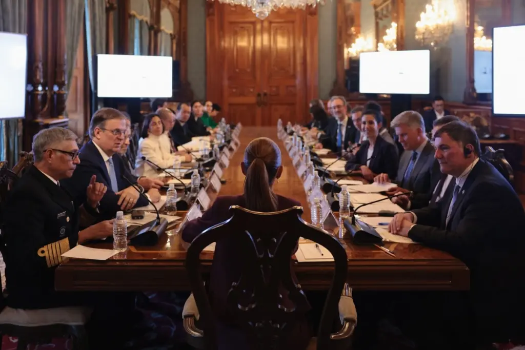 La presidenta Claudia Sheinbaum en reunión con el ministro y empresarios de Canadá para impulsar inversiones y relaciones comerciales en México bajo el T-MEC, febrero 2026